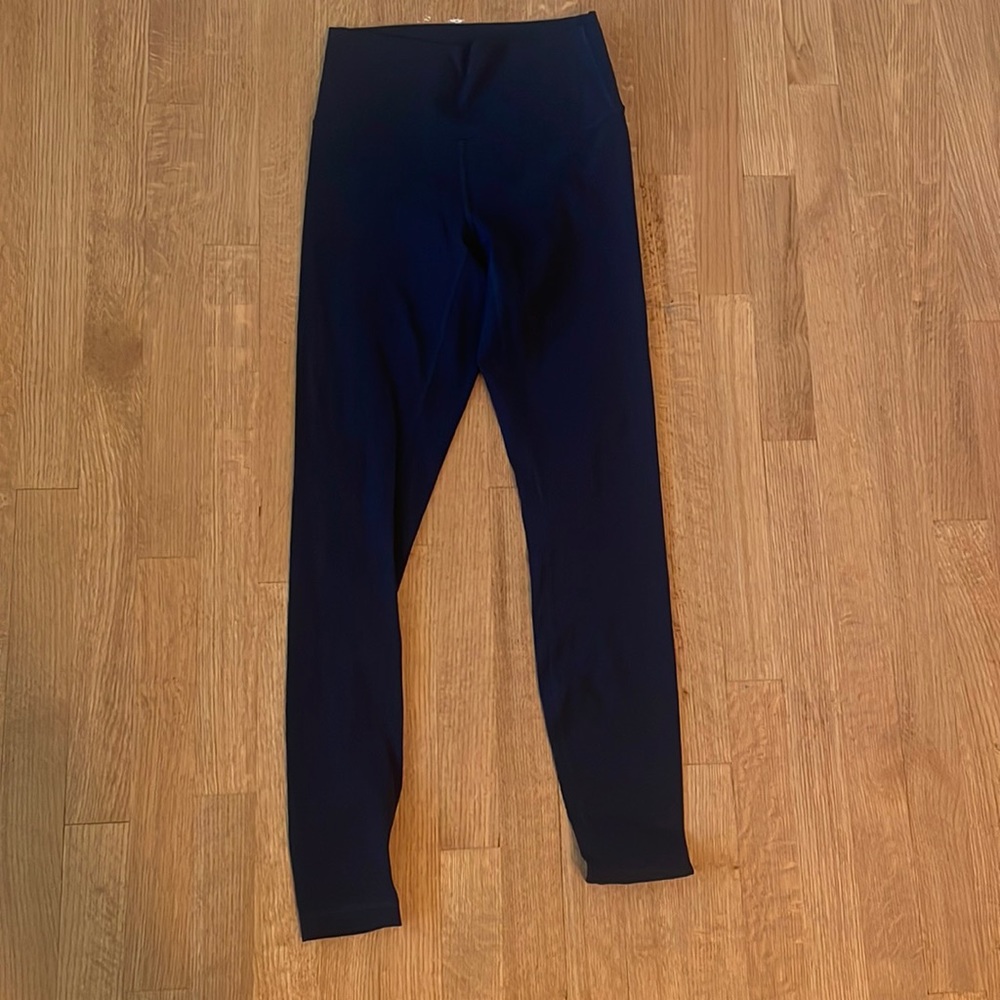 Lululemon wunder under size 6 navy blue leggings